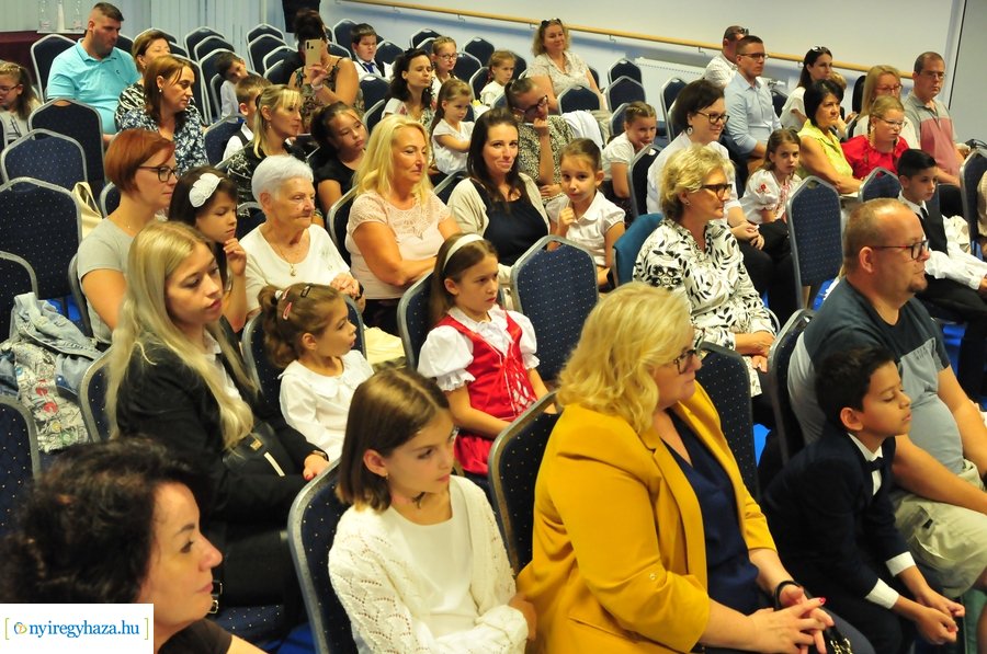 Mesemondó verseny a kulturális közponban