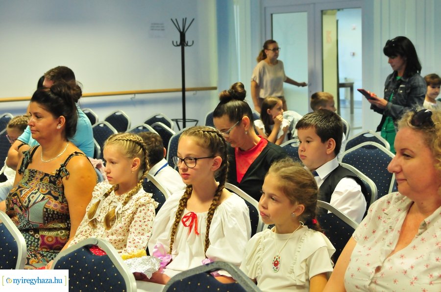 Mesemondó verseny a kulturális közponban