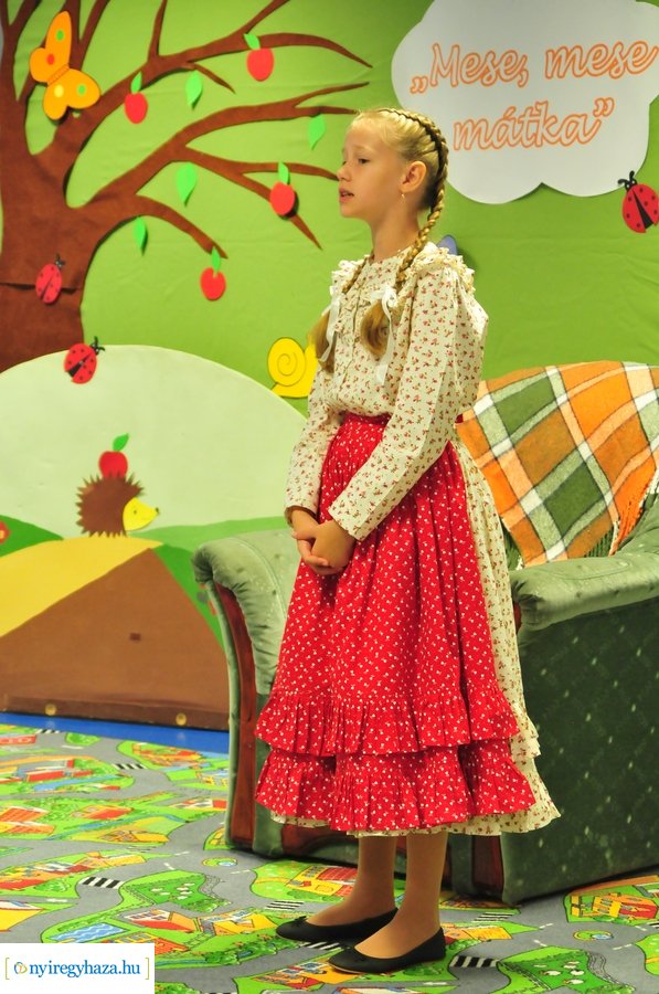 Mesemondó verseny a kulturális közponban