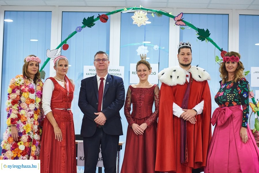 Mesemondó verseny a művelődési központban