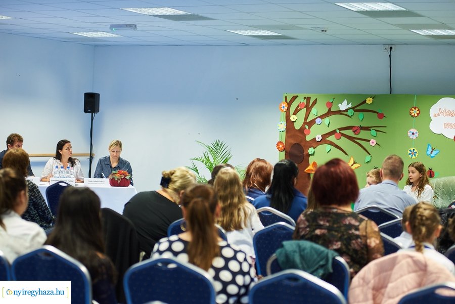 Mesemondó verseny a művelődési központban