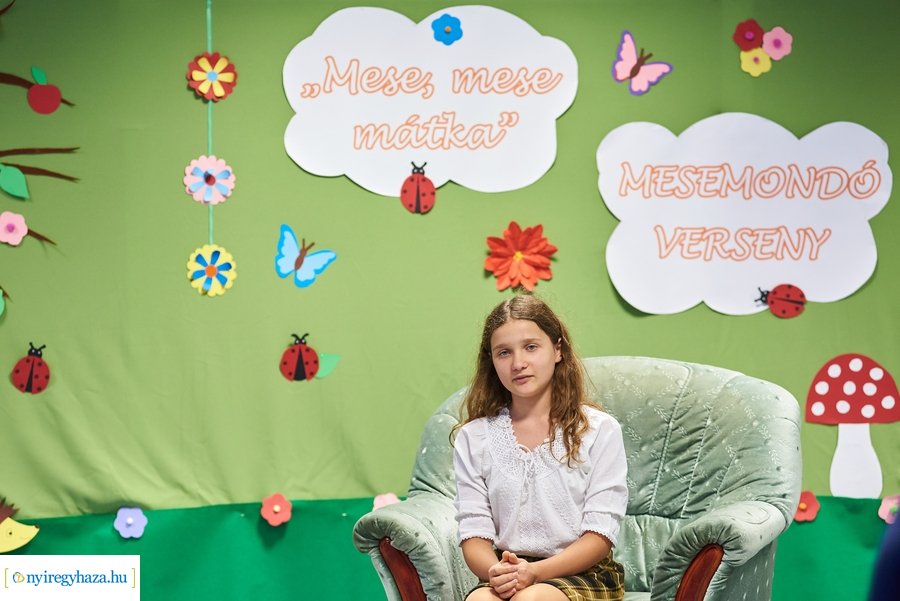 Mesemondó verseny a művelődési központban