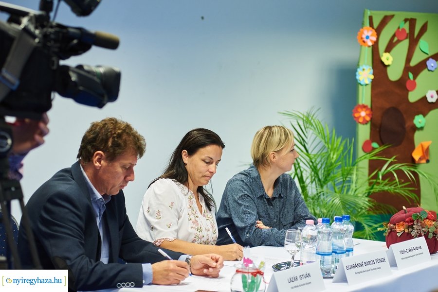 Mesemondó verseny a művelődési központban