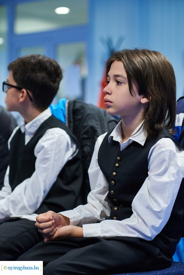 Mesemondó verseny a művelődési központban