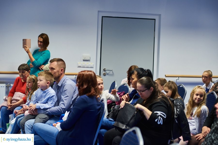 Mesemondó verseny a művelődési központban