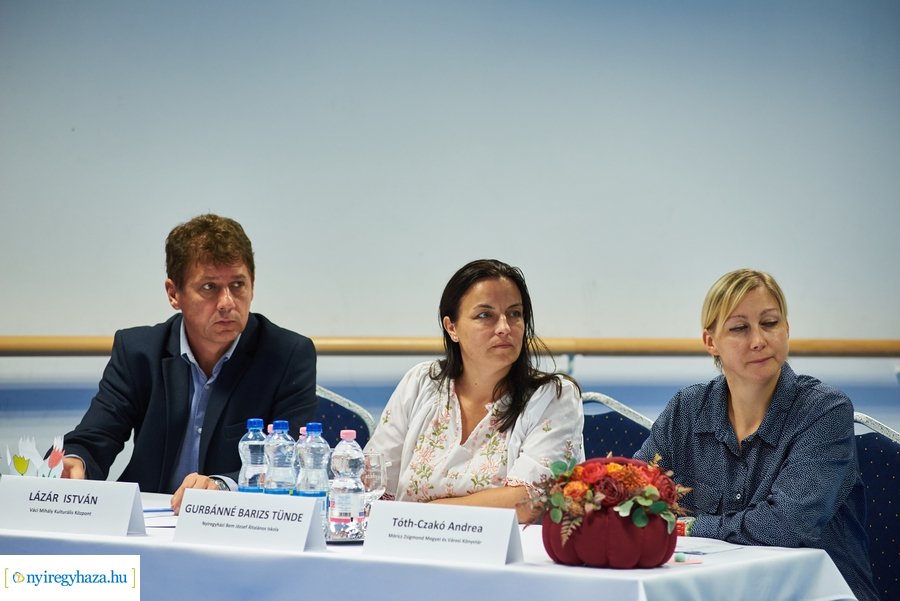 Mesemondó verseny a művelődési központban