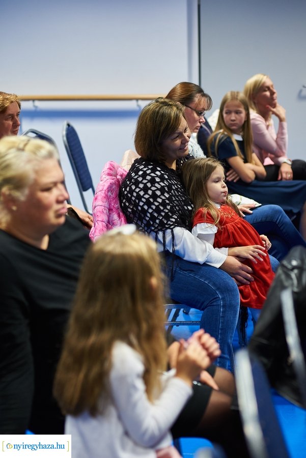 Mesemondó verseny a művelődési központban