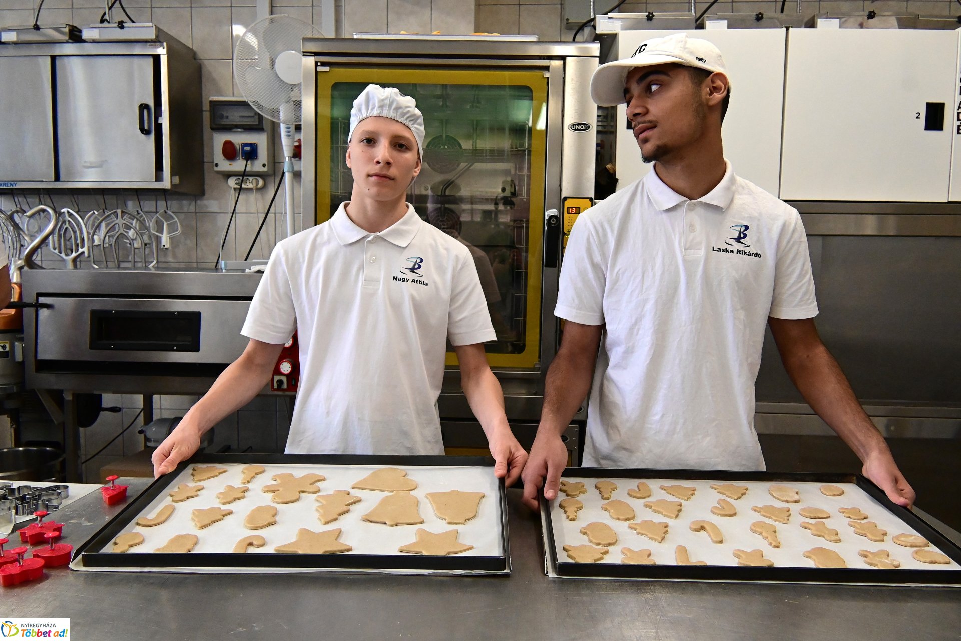 Mézeskalács készül a Sipkay cukrászműhelyében