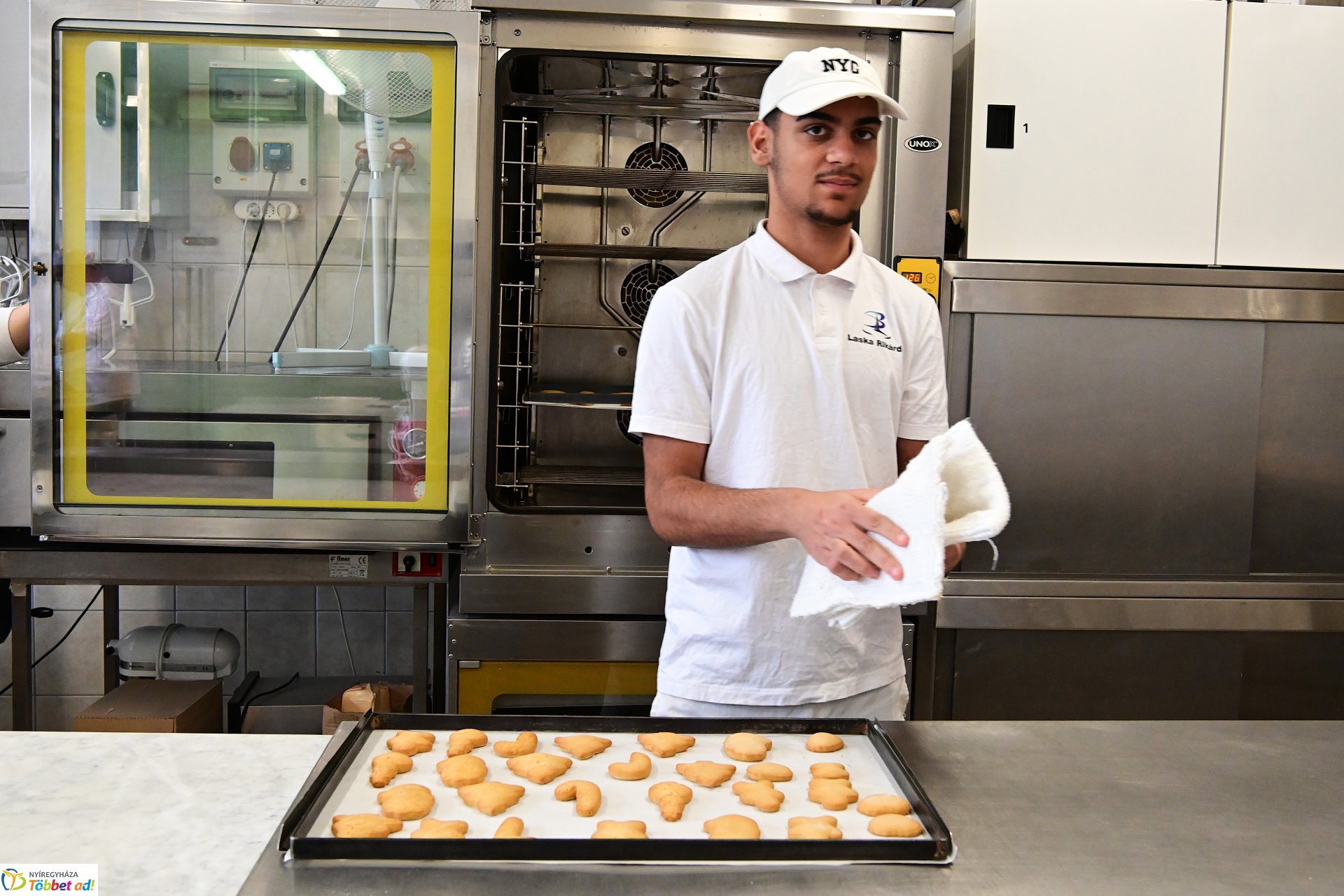 Mézeskalács készül a Sipkay cukrászműhelyében