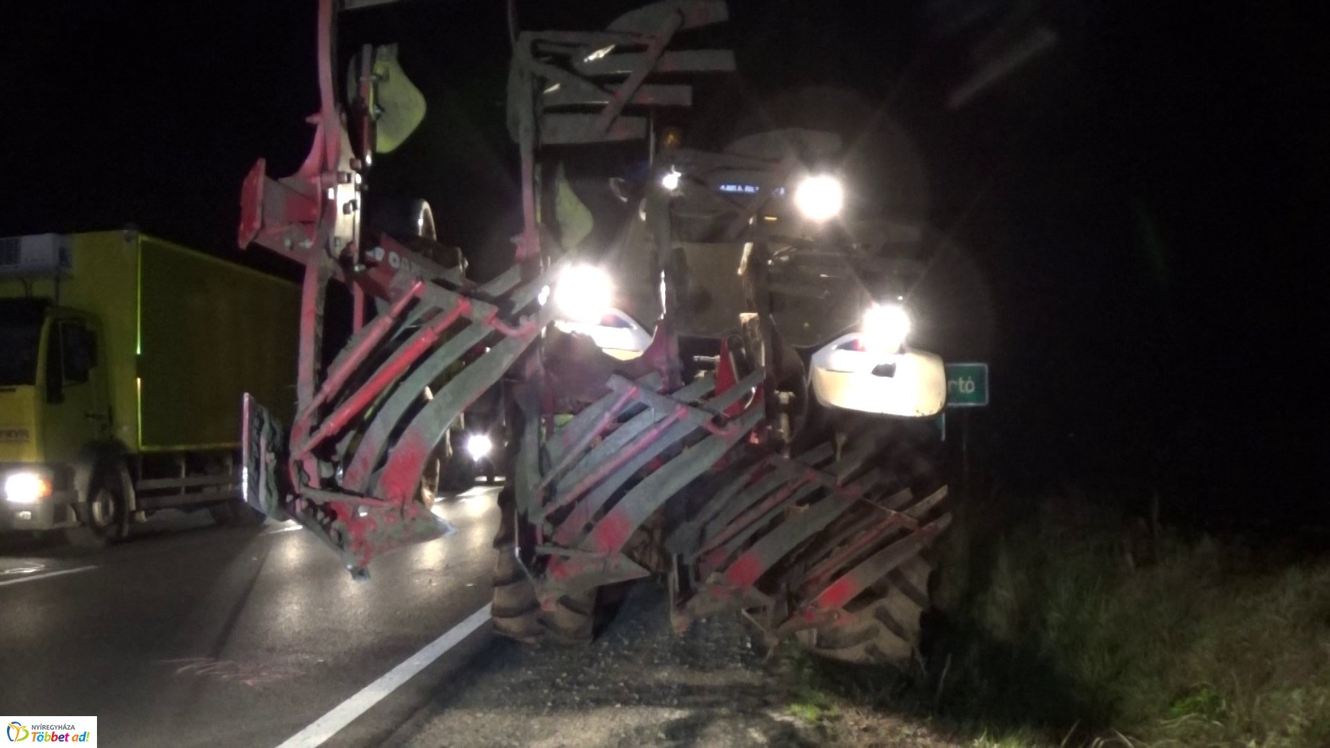 Mezőgazdasági gépnek ütközött egy személygépkocsi