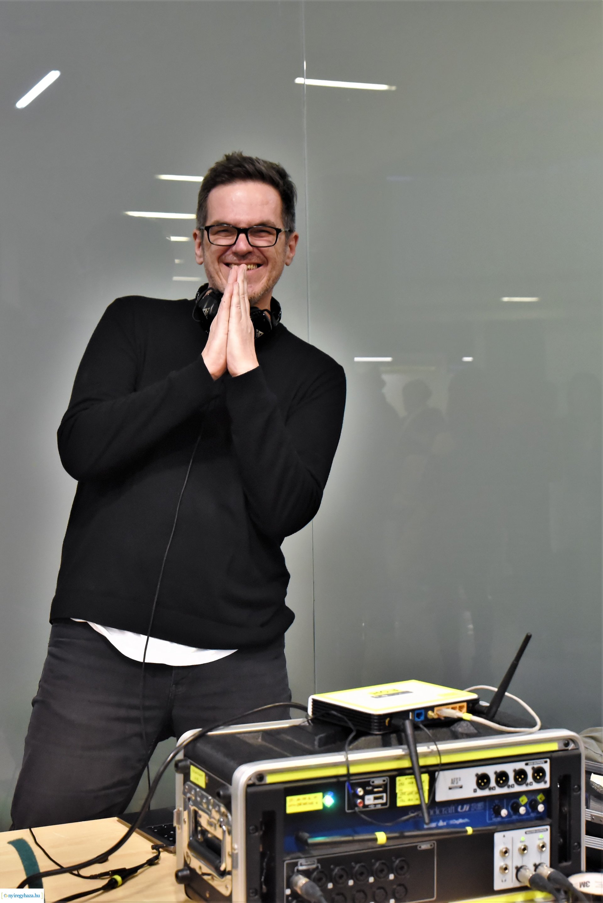 Mihálka György kiállításának megnyitója a Korzóban