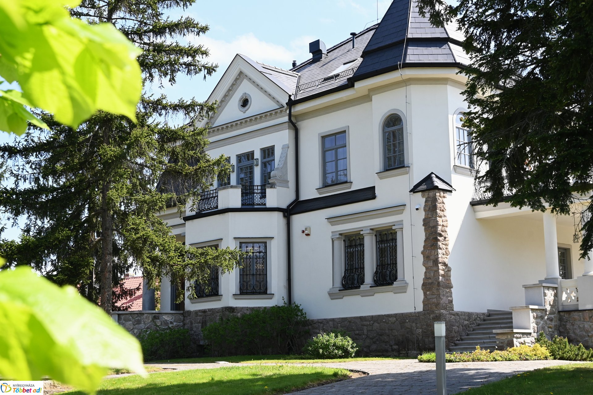 Mikrokozmosz - Pogány Gábor Benő kiállításának megnyitója a Bencs Villában