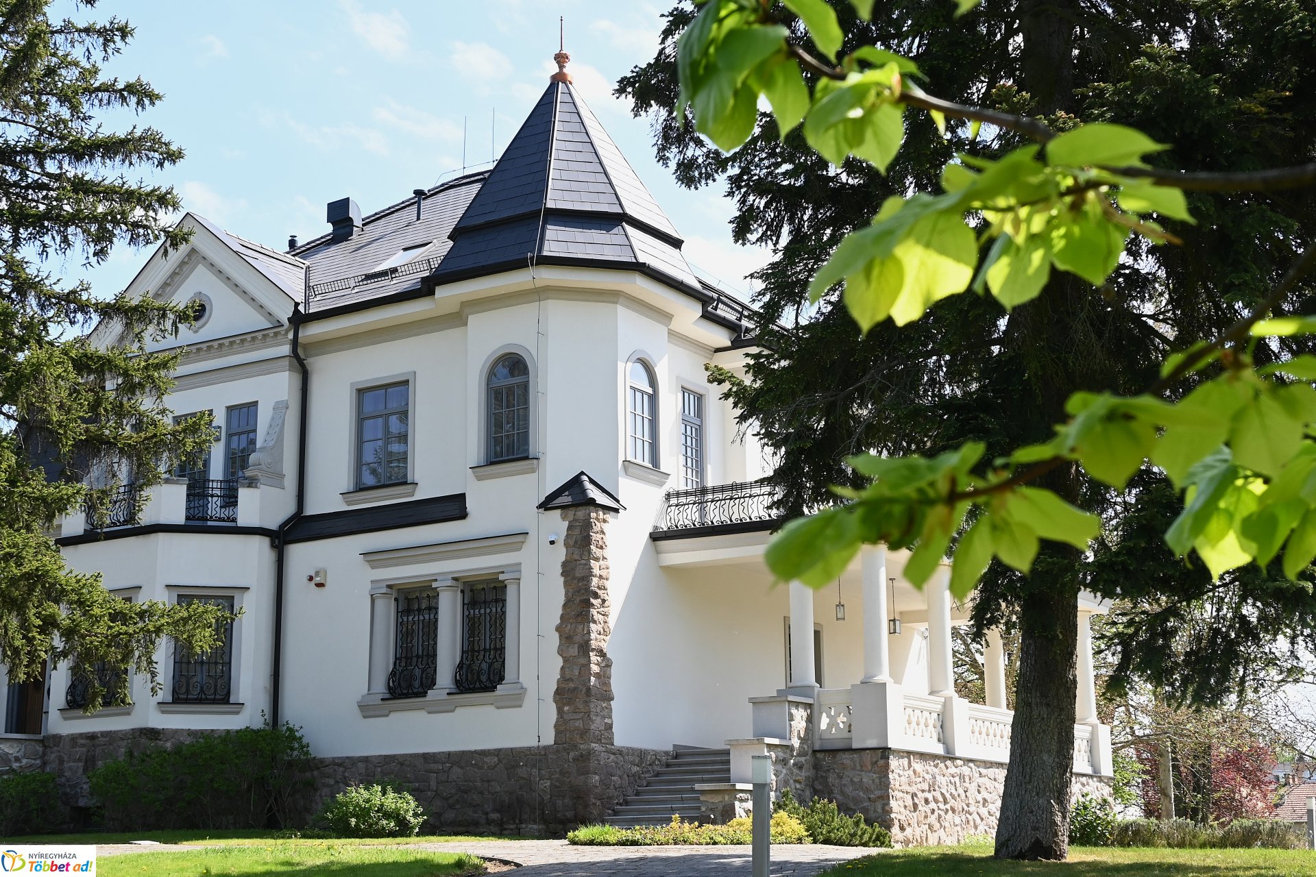 Mikrokozmosz - Pogány Gábor Benő kiállításának megnyitója a Bencs Villában