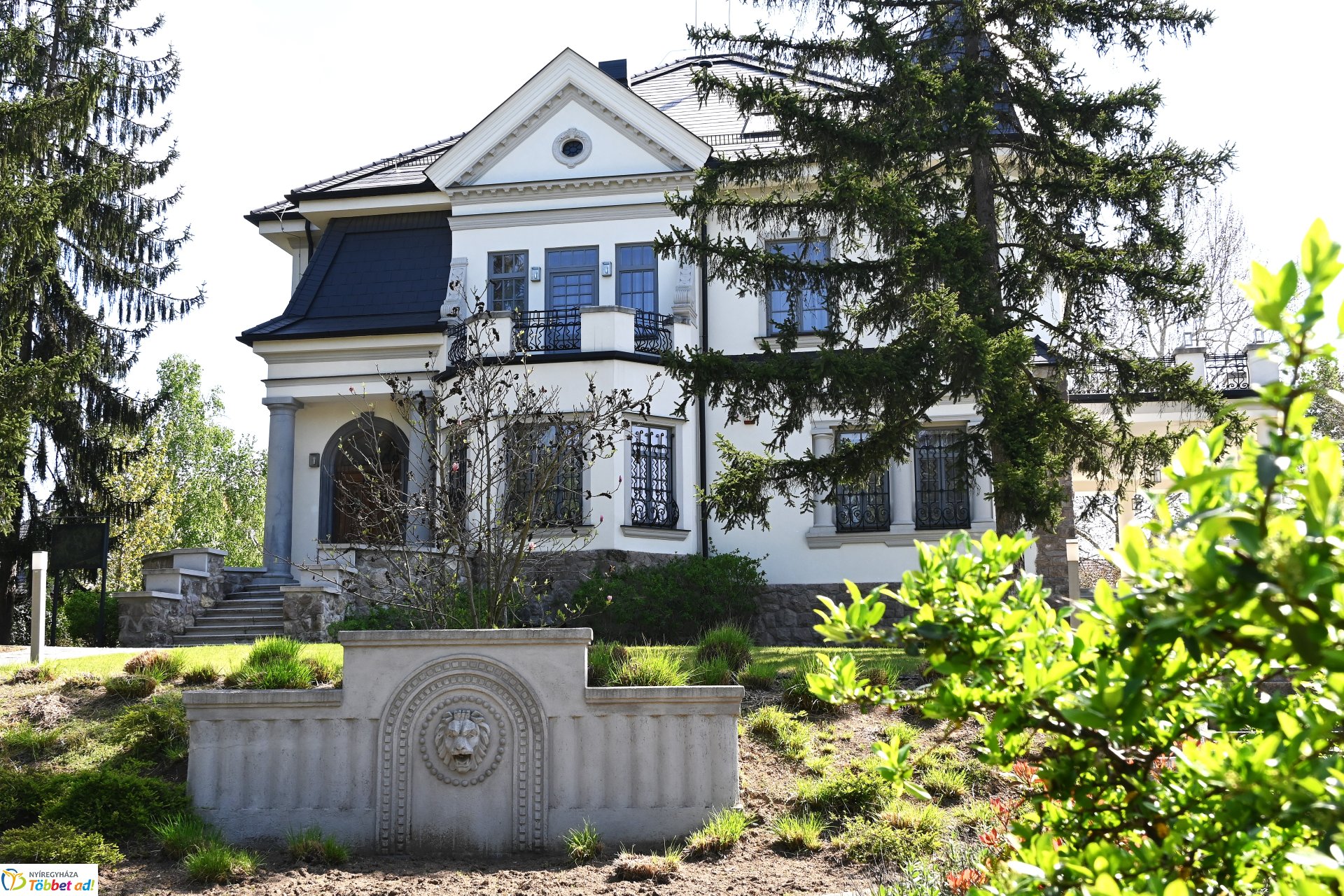 Mikrokozmosz - Pogány Gábor Benő kiállításának megnyitója a Bencs Villában