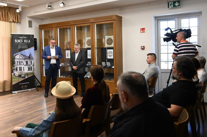 Mikrokozmosz - Pogány Gábor Benő kiállításának megnyitója a Bencs Villában