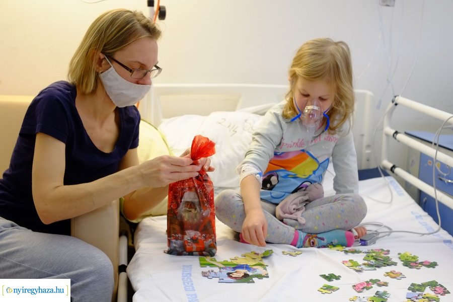 Mikulás a gyermekosztályon 2022