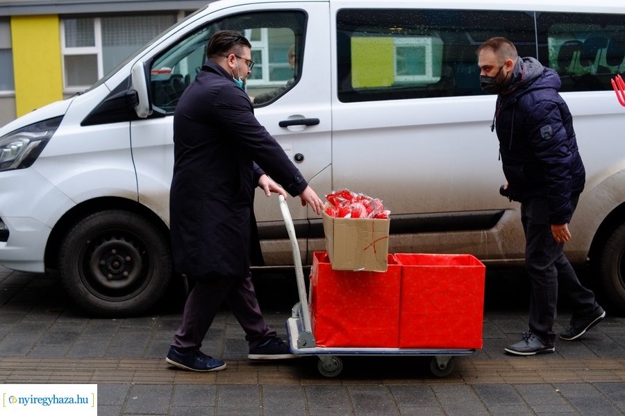 Mikulás a gyermekosztályon 2022