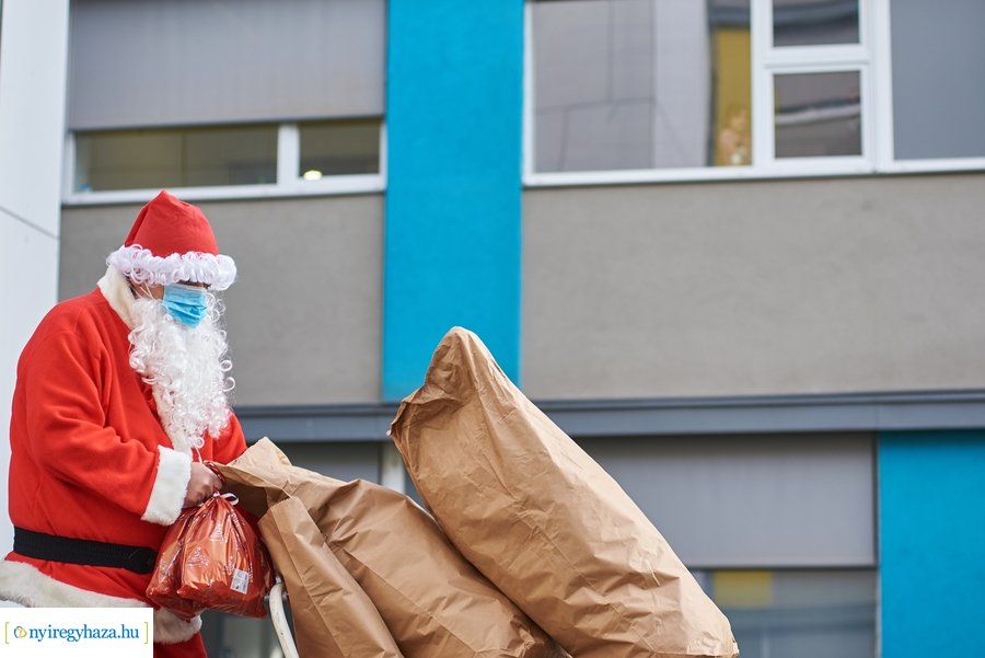 Mikulás a Jósa András Kórházban 2020