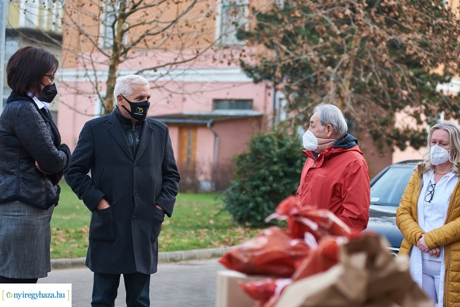 Mikulás a Jósa András Kórházban 2020