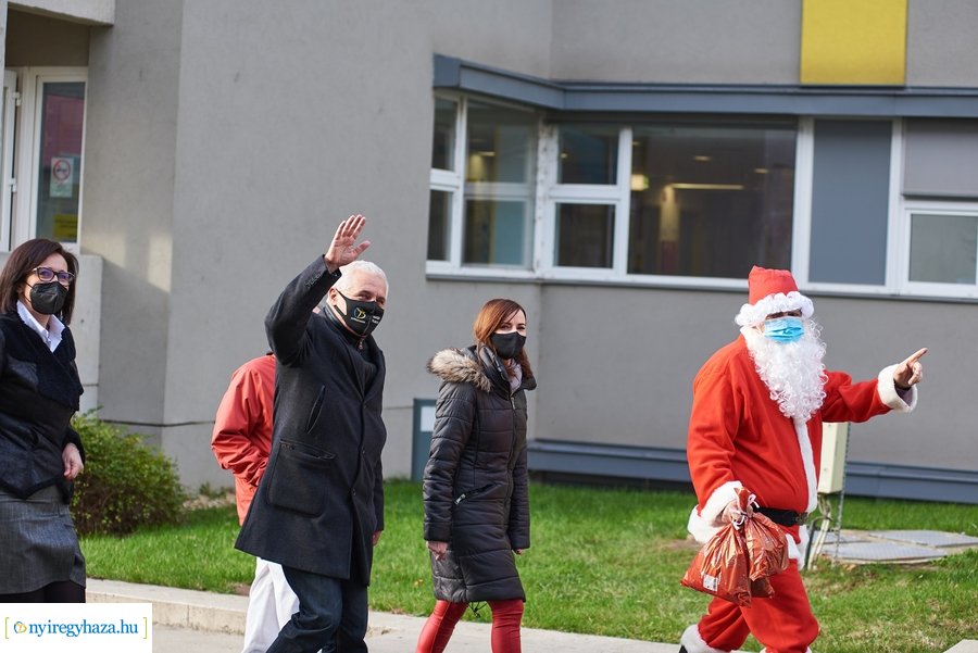 Mikulás a Jósa András Kórházban 2020