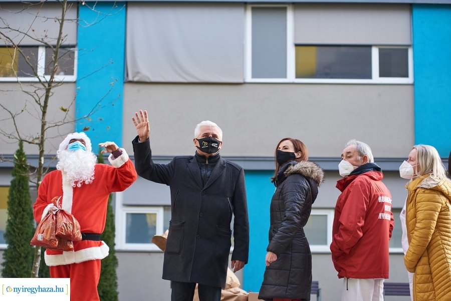 Mikulás a Jósa András Kórházban 2020