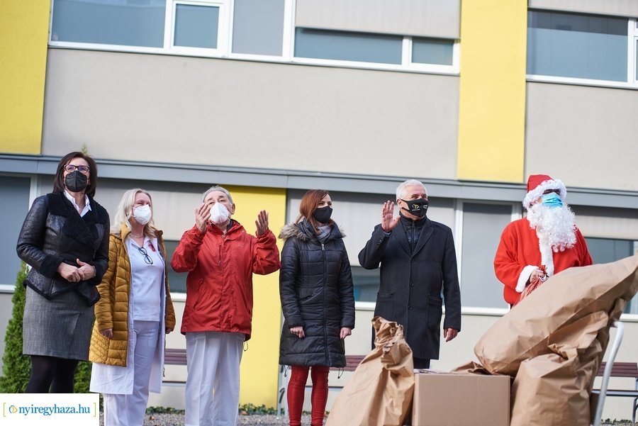 Mikulás a Jósa András Kórházban 2020