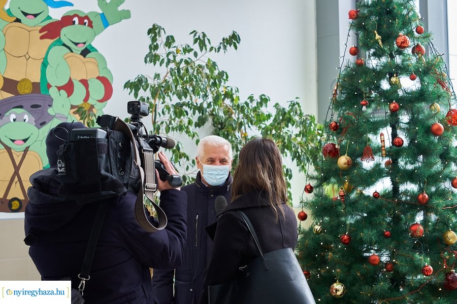 Mikulás érkezett a gyerekosztályra