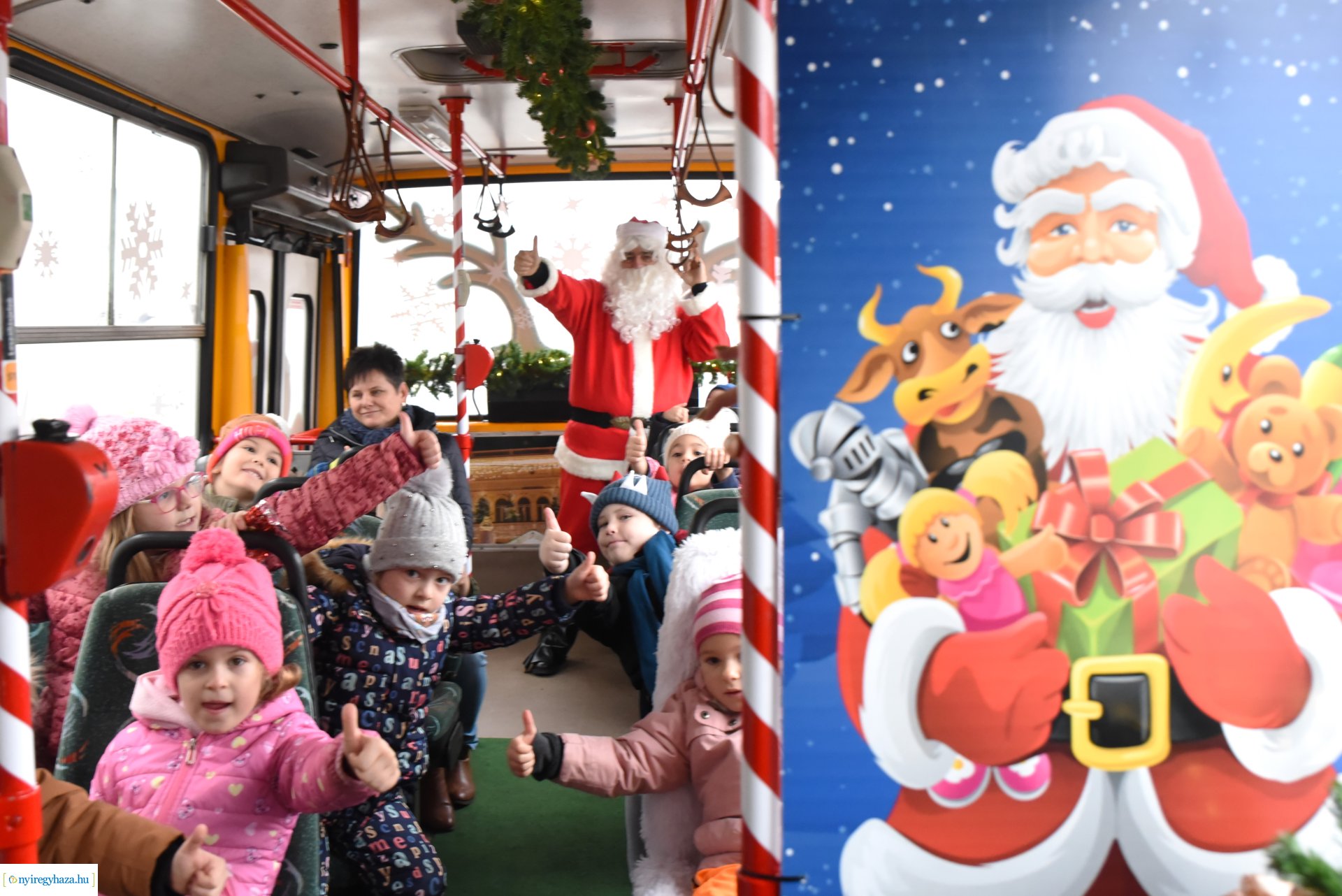 Mikulás utazott  a karácsonyi retró járaton