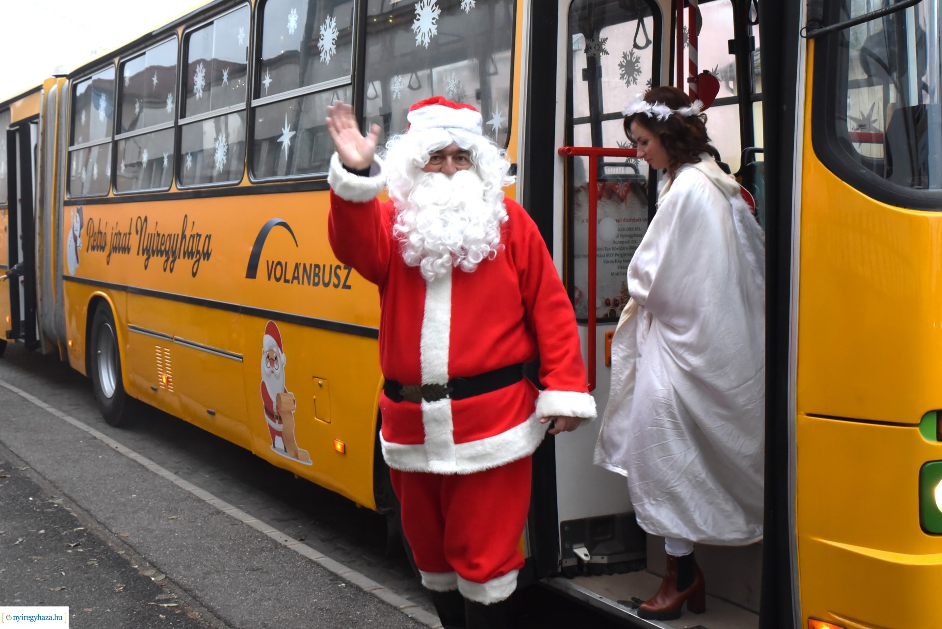 Mikulás utazott  a karácsonyi retró járaton