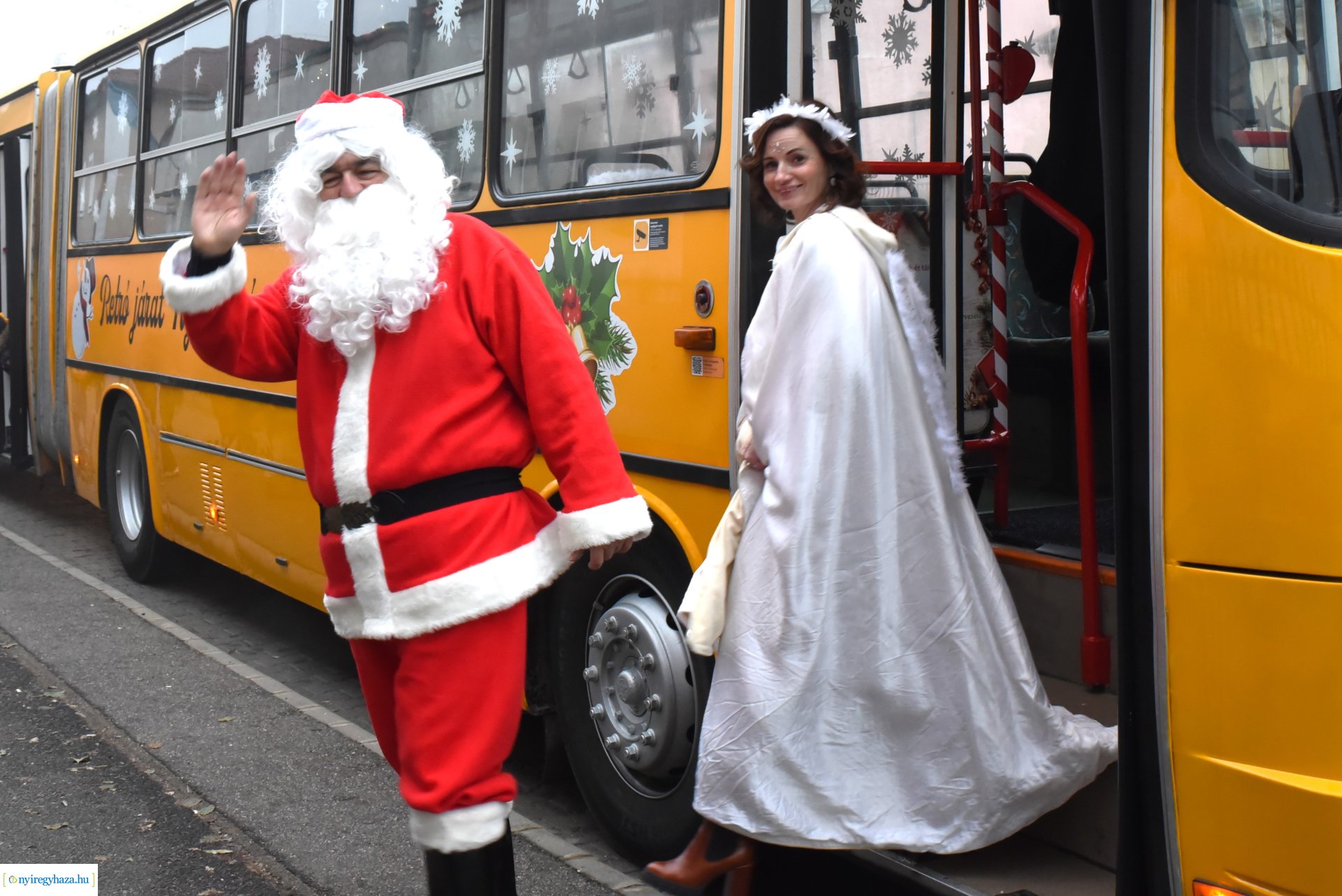 Mikulás utazott  a karácsonyi retró járaton