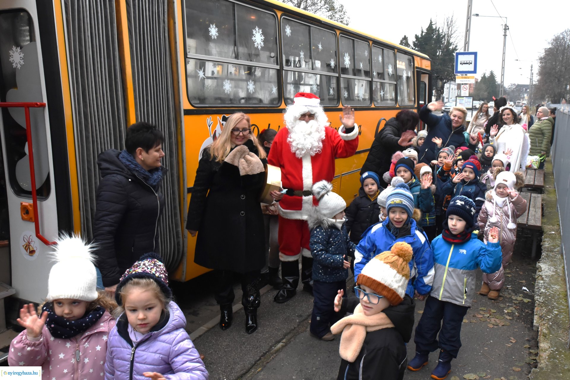 Mikulás utazott  a karácsonyi retró járaton