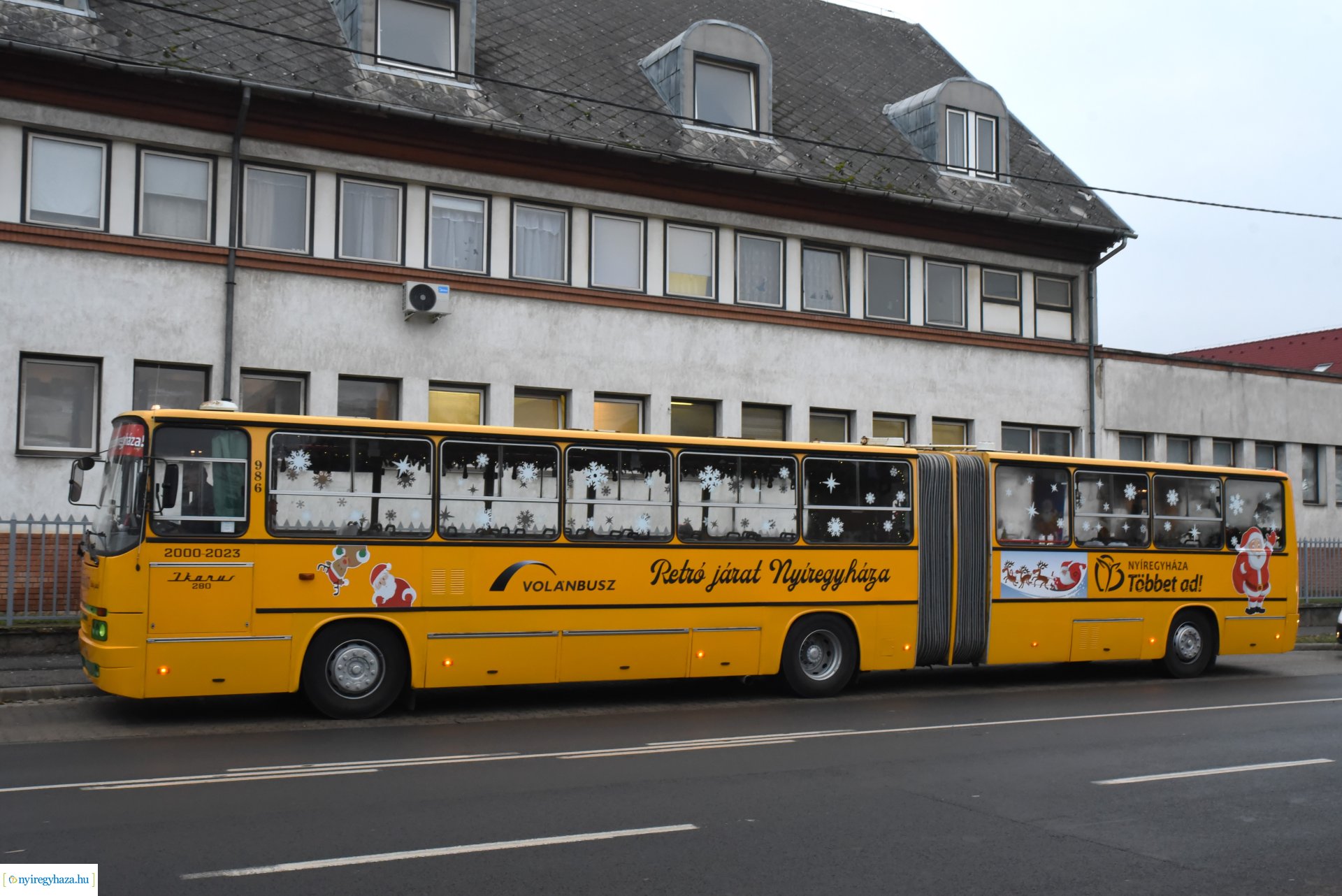 Mikulás utazott  a karácsonyi retró járaton