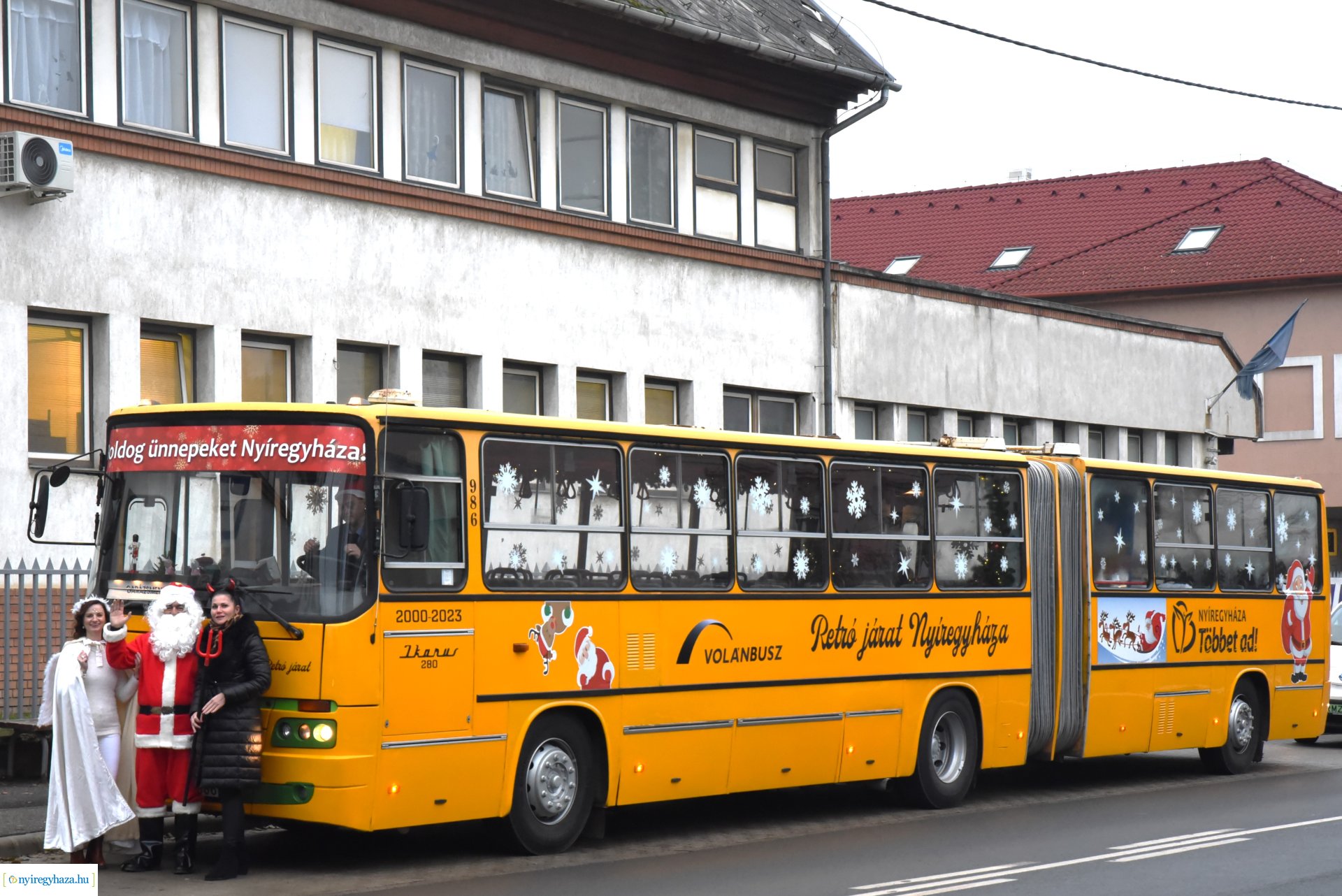 Mikulás utazott  a karácsonyi retró járaton