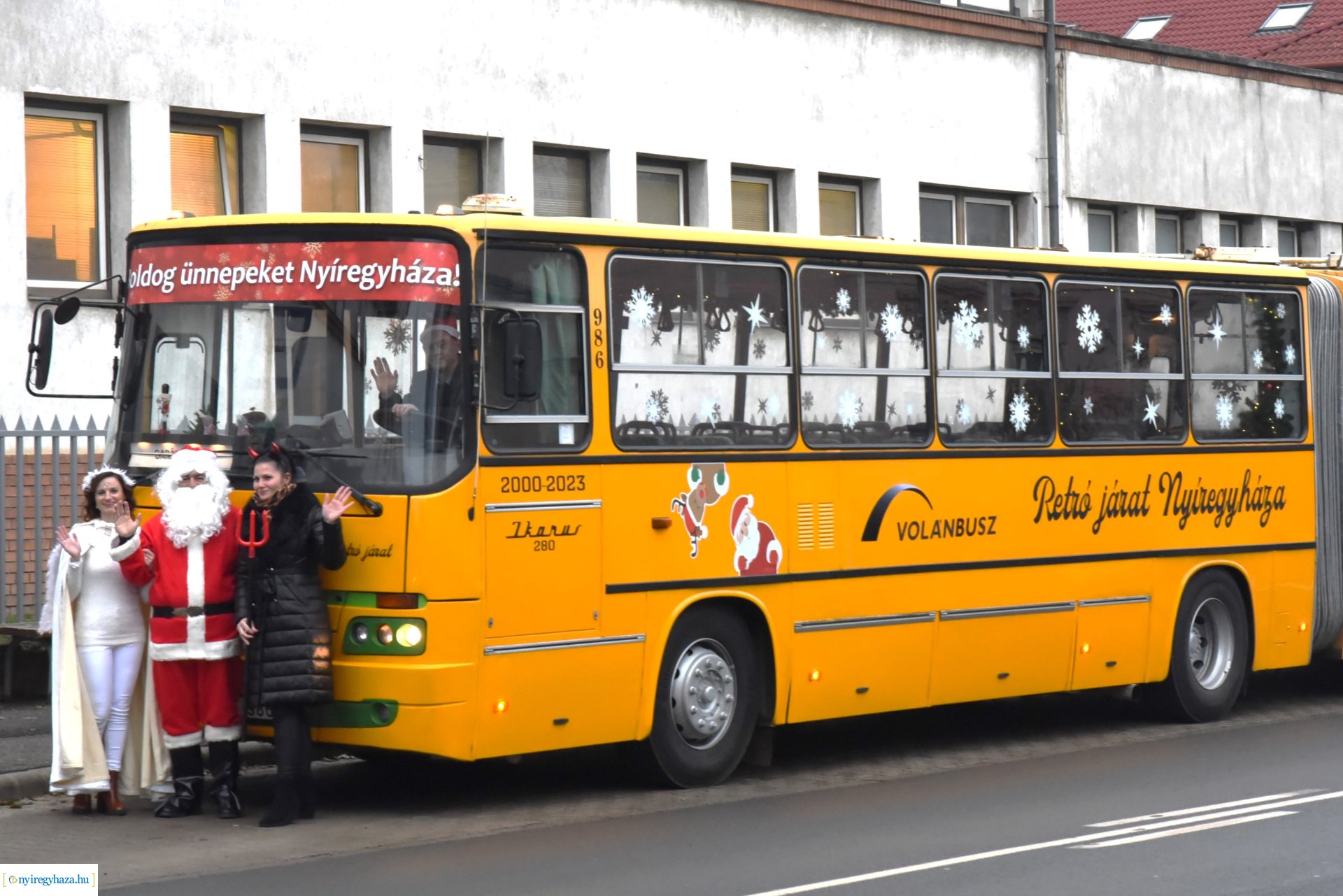 Mikulás utazott  a karácsonyi retró járaton