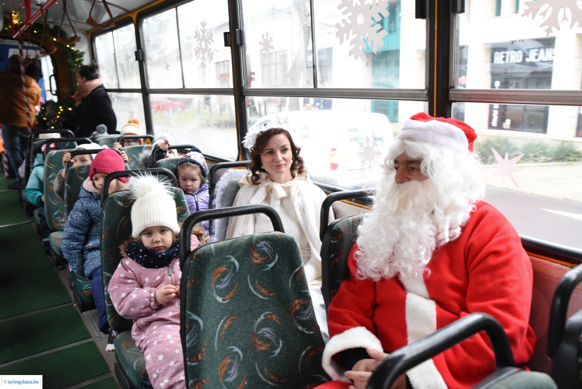 Mikulás utazott  a karácsonyi retró járaton
