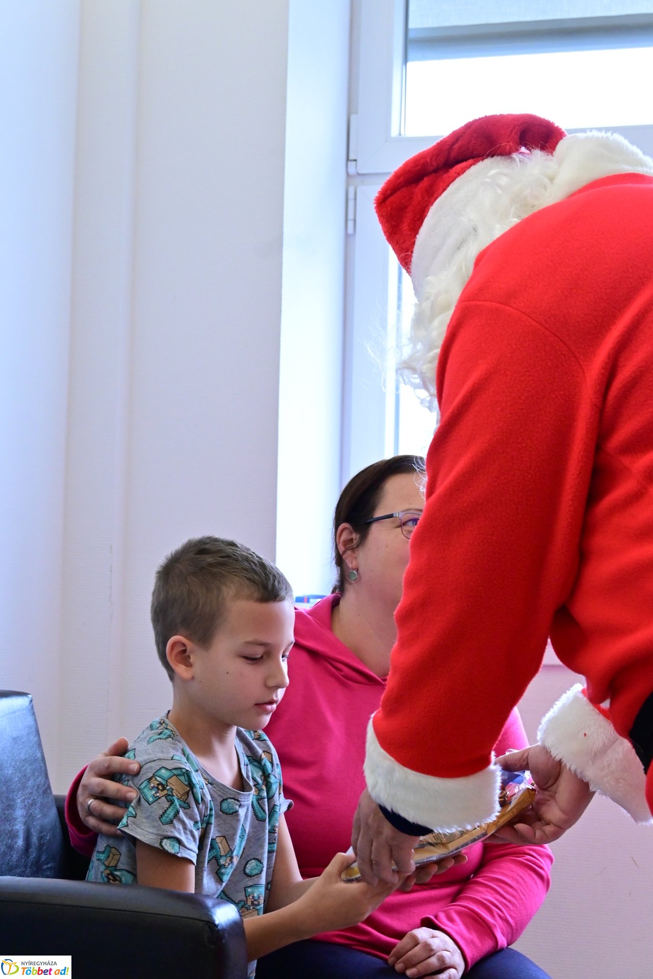 Mikulás látogatása a gyerekosztályon 2024
