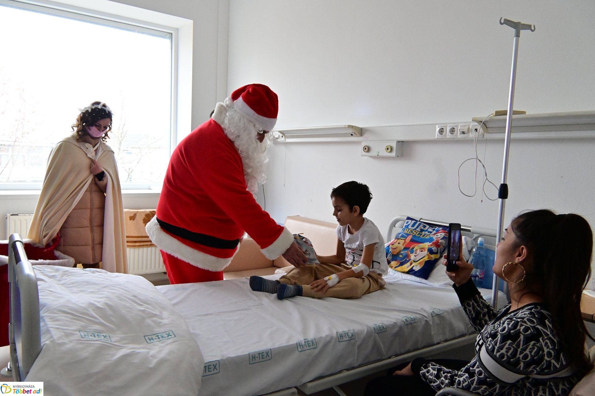 Mikulás látogatása a gyerekosztályon 2024