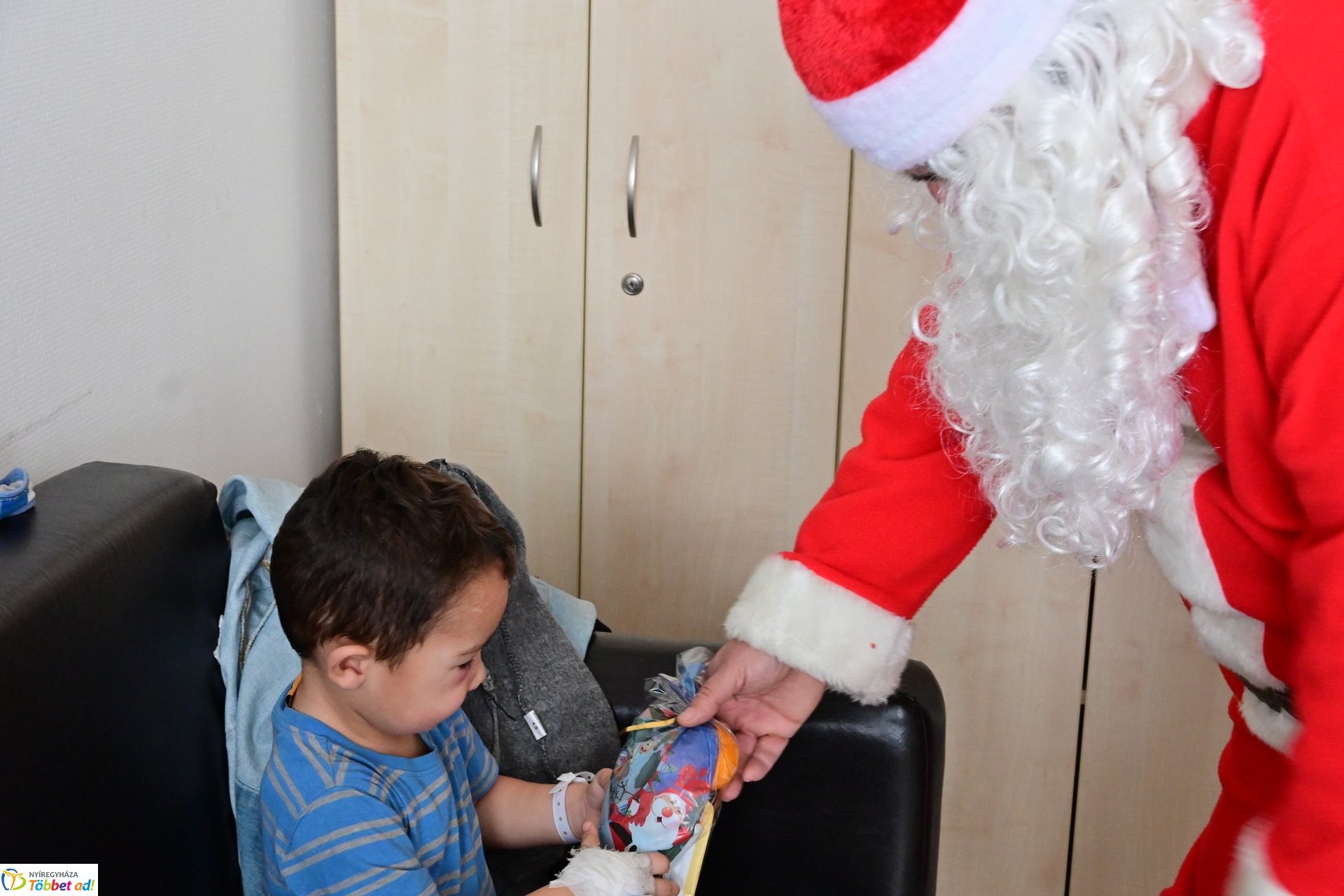 Mikulás látogatása a gyerekosztályon 2024