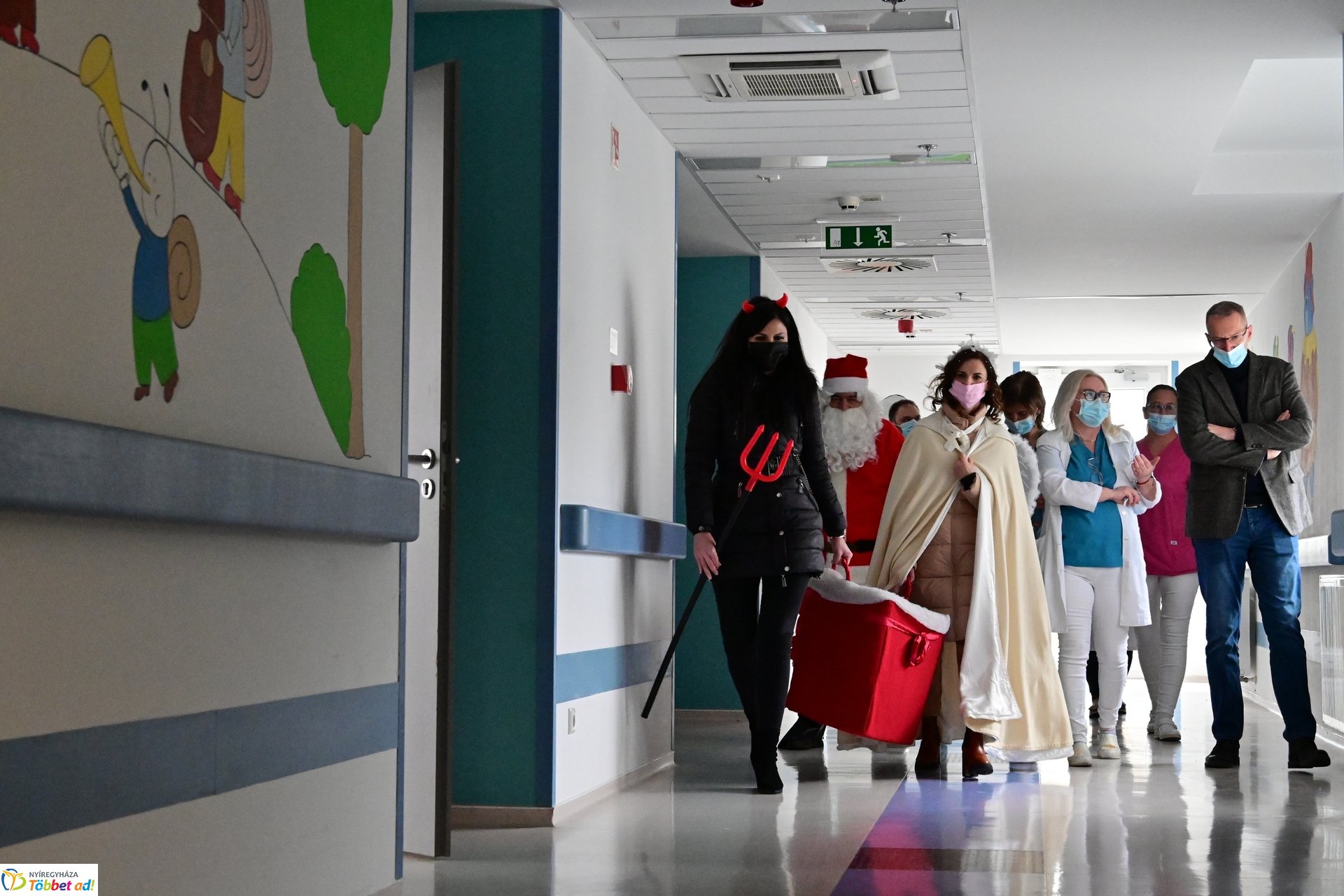 Mikulás látogatása a gyerekosztályon 2024