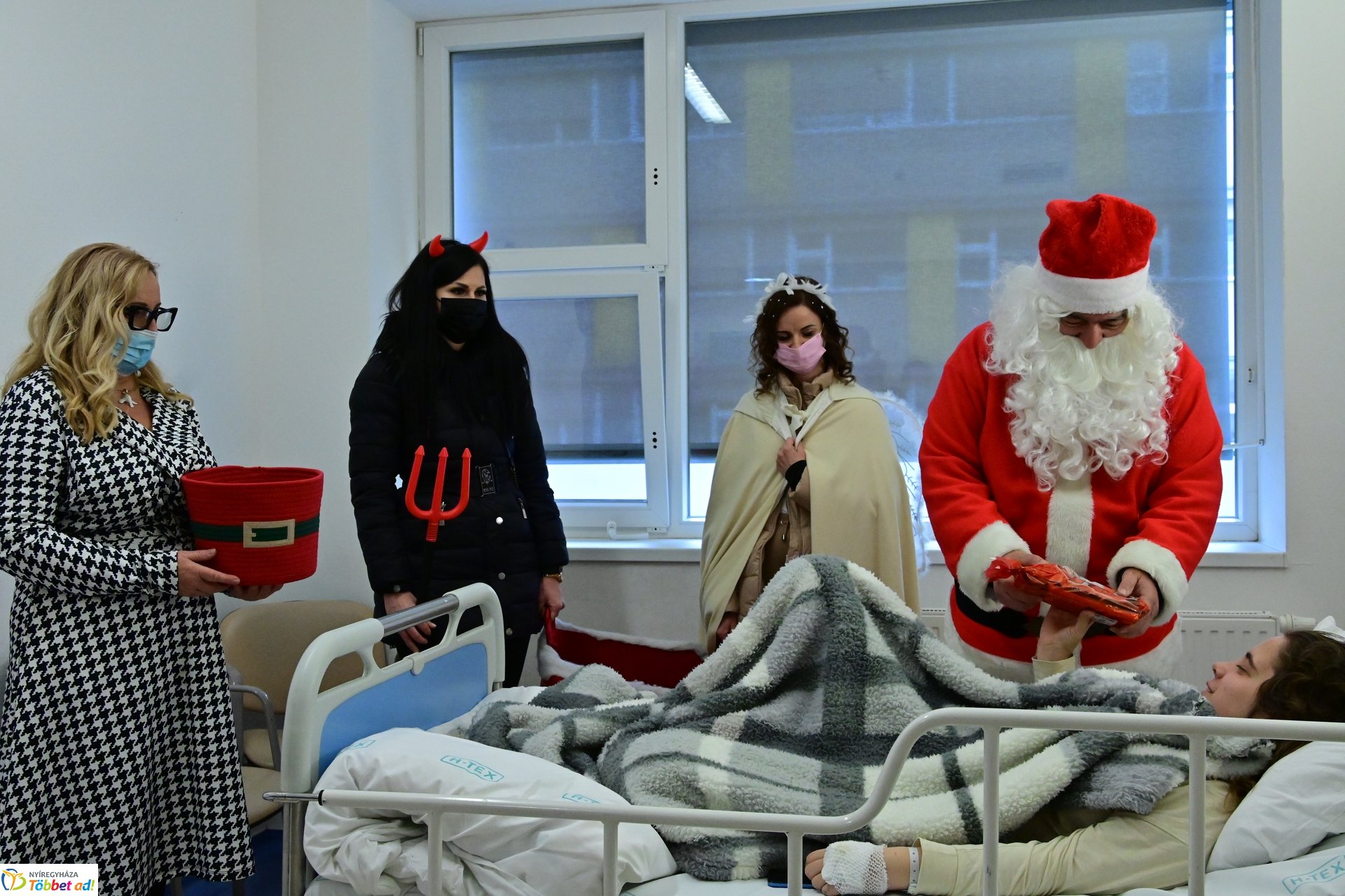 Mikulás látogatása a gyerekosztályon 2024