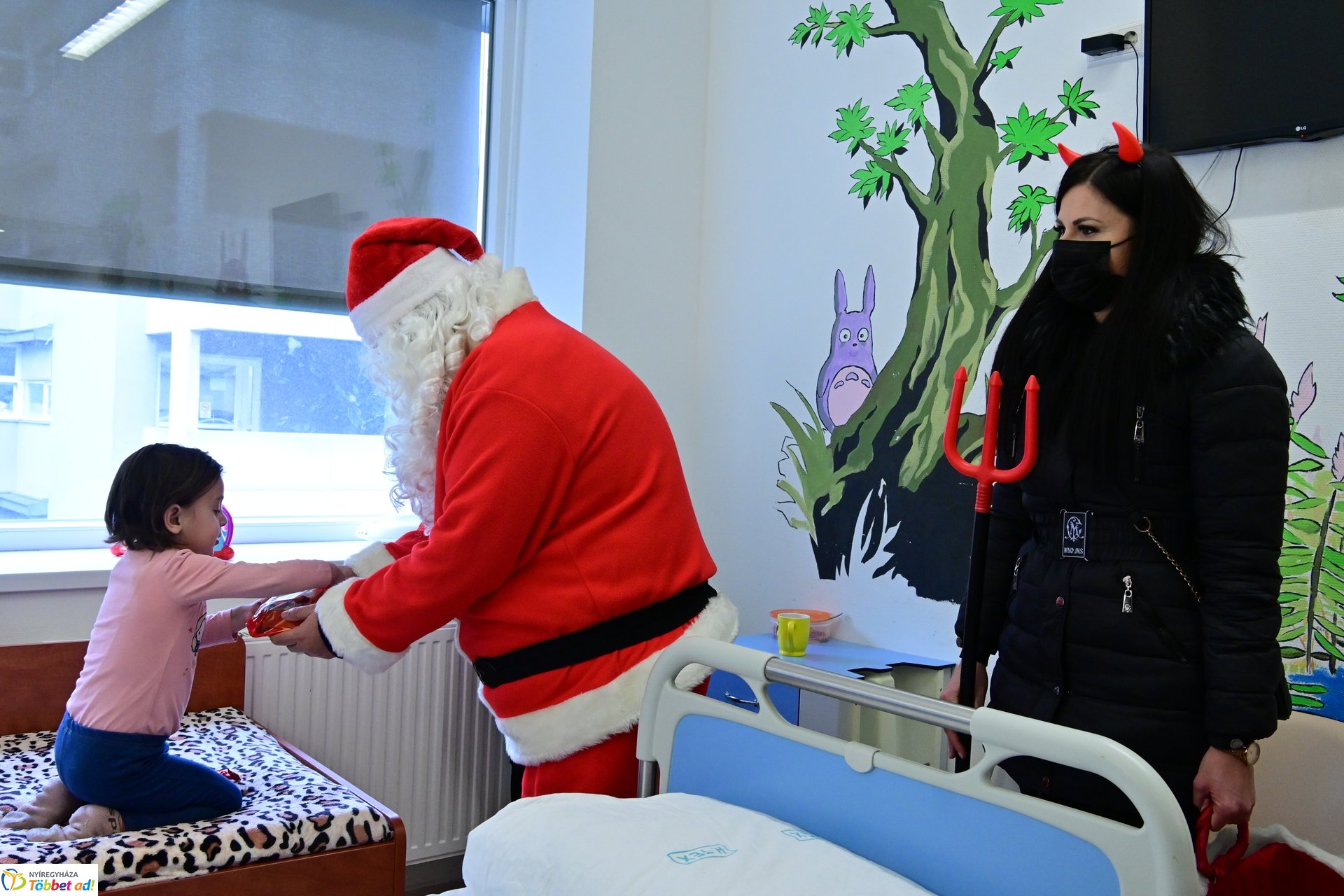 Mikulás látogatása a gyerekosztályon 2024