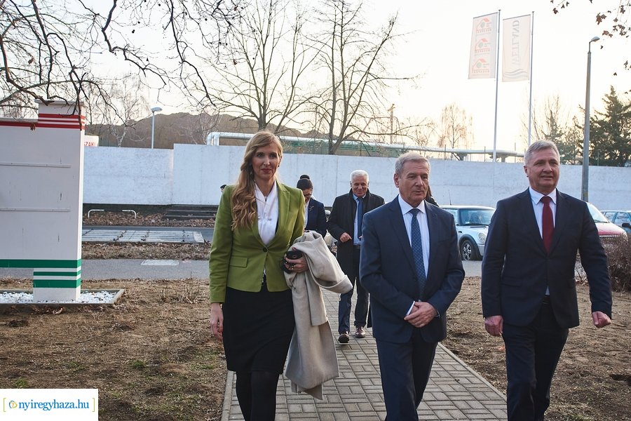 Miniszteri látogatás a honvéd kollégiumban