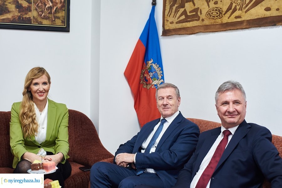 Miniszteri látogatás a honvéd kollégiumban