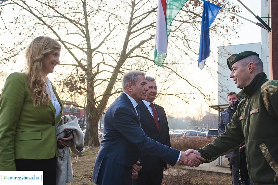 Miniszteri látogatás a honvéd kollégiumban