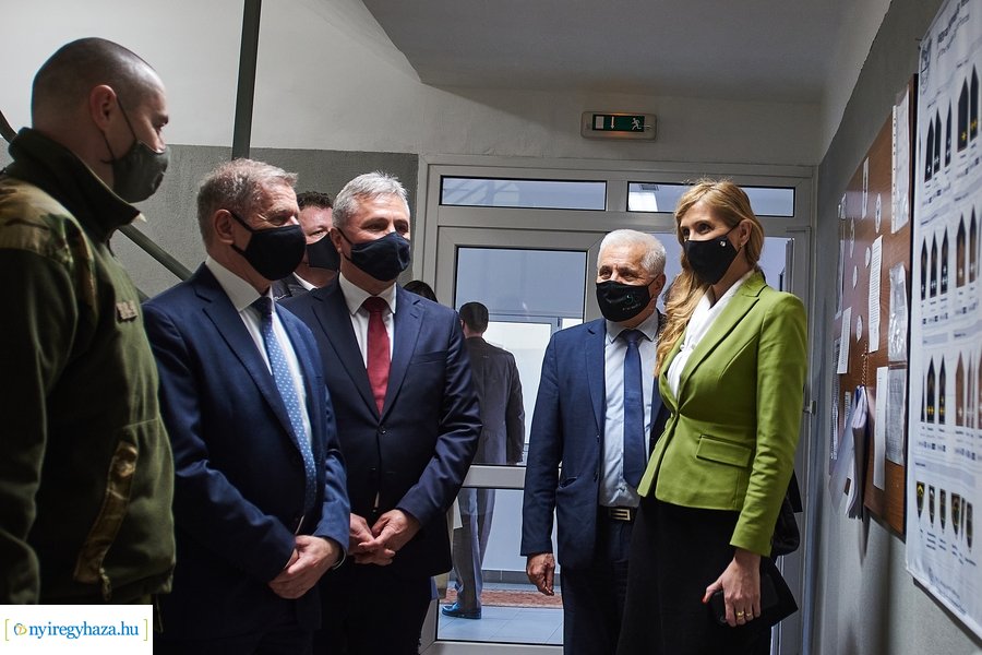 Miniszteri látogatás a honvéd kollégiumban