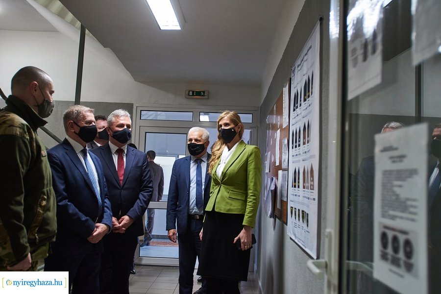 Miniszteri látogatás a honvéd kollégiumban