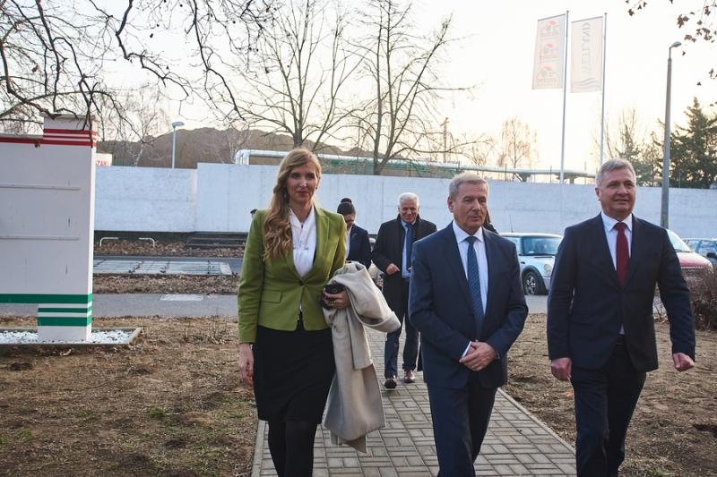Miniszteri látogatás a honvéd kollégiumban