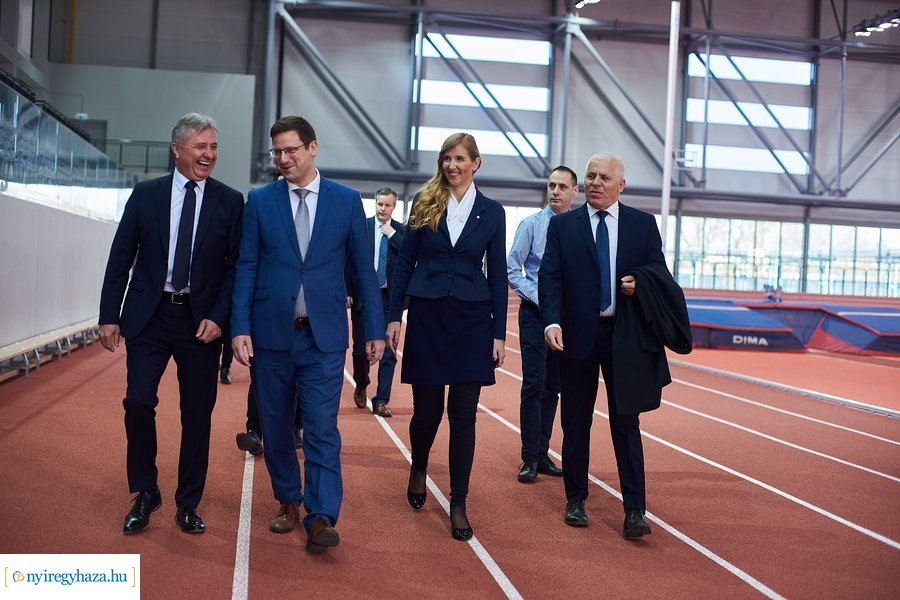 Miniszteri látogatás az Atlétikai Centrumban