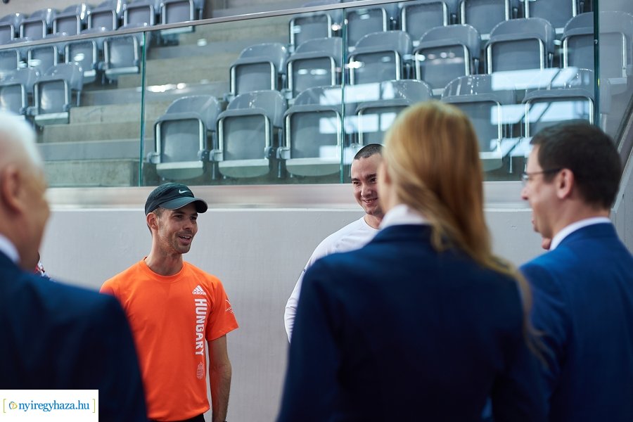 Miniszteri látogatás az Atlétikai Centrumban