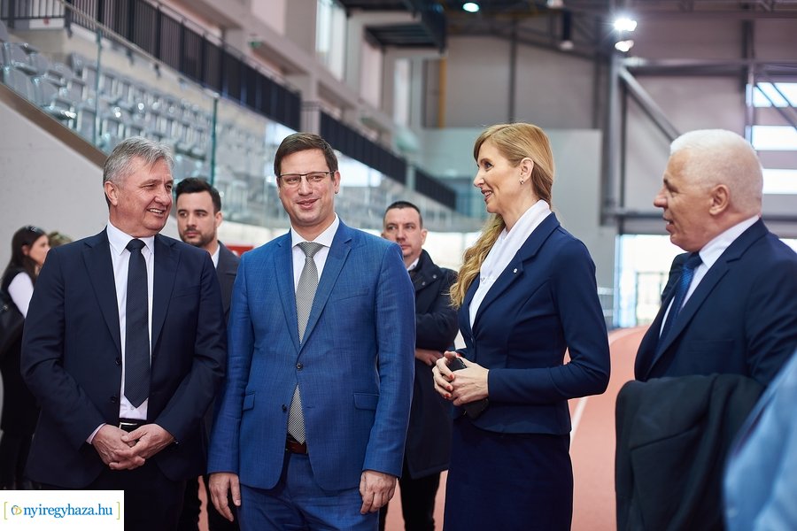 Miniszteri látogatás az Atlétikai Centrumban